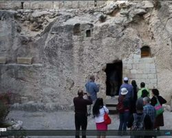 Debate over Jesus’ burial and resurrection site: The Holy Sepulchre or The Garden Tomb? Where was Jesus buried?